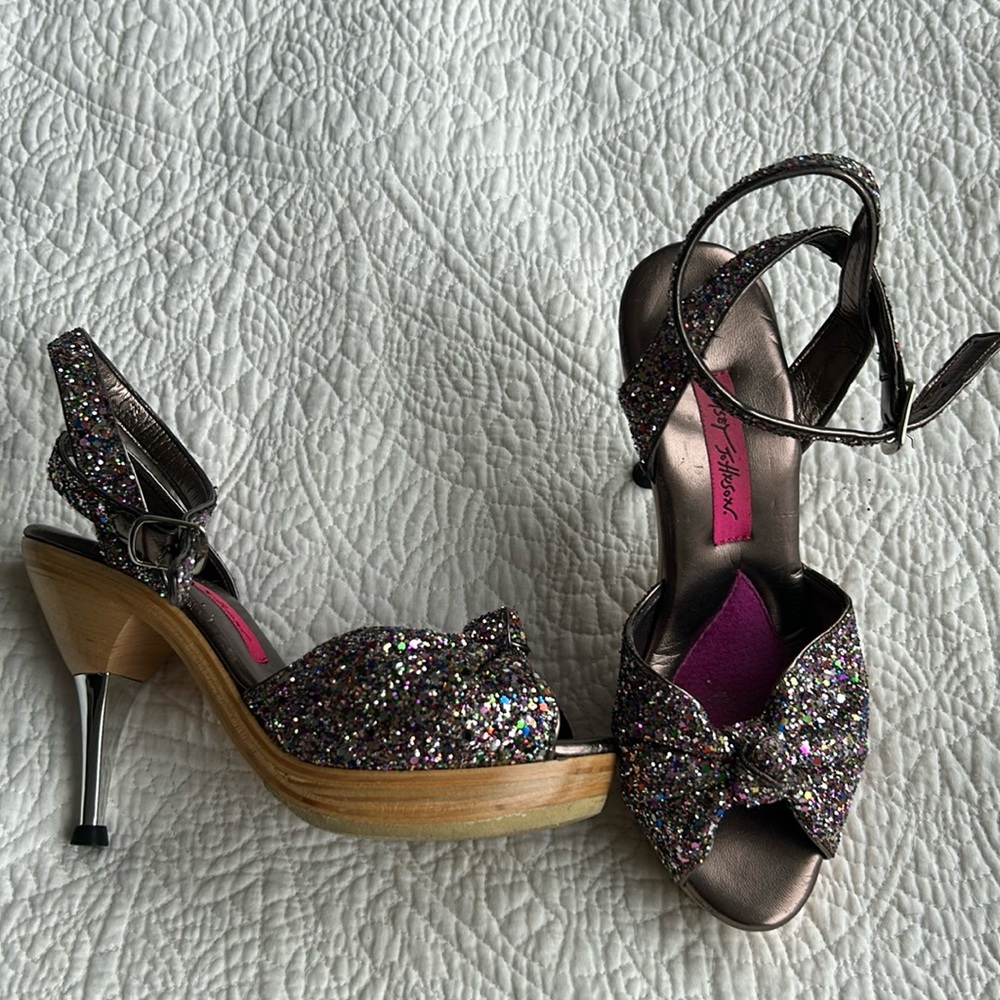 Gorgeous Betsy Johnson, sequin, scrappy heels, size 6